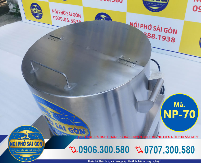 Đối với nắp và thân nồi phở điện công nghiệp 70L, nồi điện nấu phở được làm hoàn toàn từ inox 304 cao cấp. Nên sẽ không bao giờ bị han gỉ khi sử dụng.