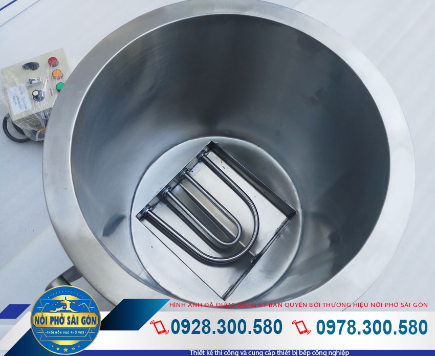Bên trong nồi nấu hủ tiếu bằng điện, nồi nấu nước lèo điện, nồi nấu bún phở bằng điện 40L sẽ như thế nào? Đó sẽ 2 thanh nhiệt nồi nấu phở, cùng thành nồi nấu phở bằng điện được gia công từ inox 304 cao cấp. (Ảnh thật tế)