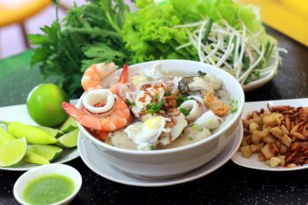 Mở quán hủ tiếu, bún riêu thì cần chuẩn bị những dụng cụ gì